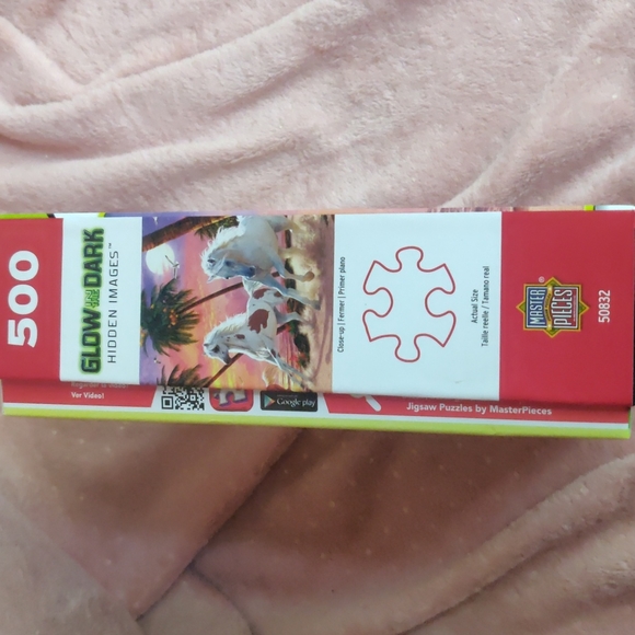 Glow in the dark hidden images masterpiece puzzle 500 - Picture 3 of 6